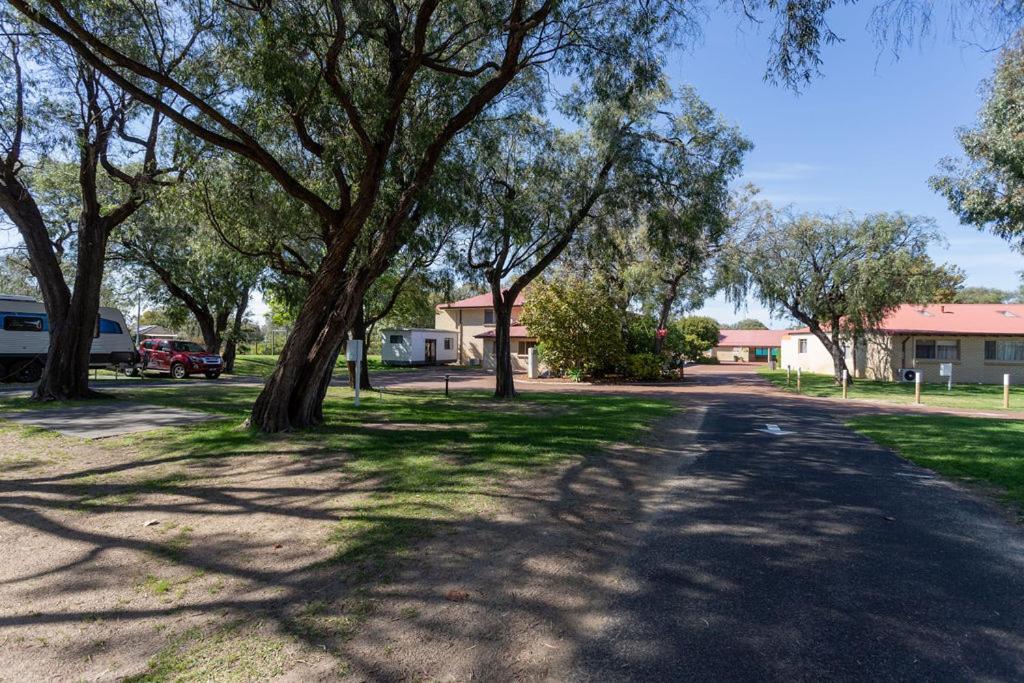 Busselton Villas And Glamping Village מראה חיצוני תמונה
